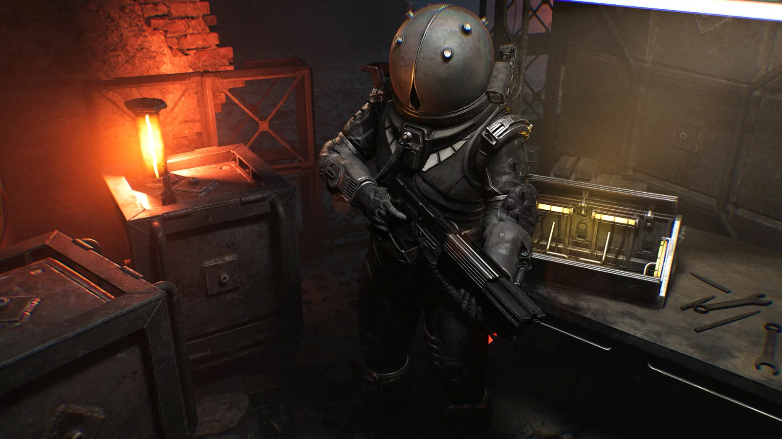 O Viajante com o traje e a arma principal em Cronos: The New Dawn