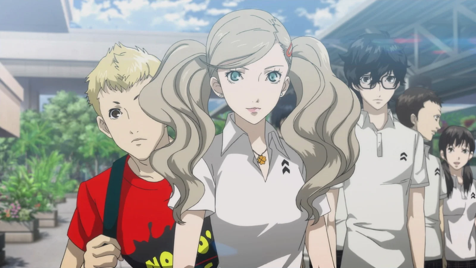 Personagens de Persona 5 Royal em frente à escola, em captura do jogo da Sega e da Atlus