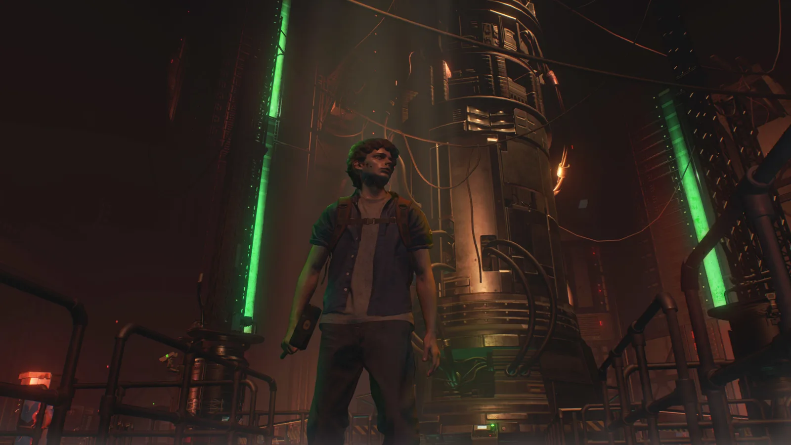 Carlos Oliveira num corredor iluminado de verde no Resident Evil 3 de 2020