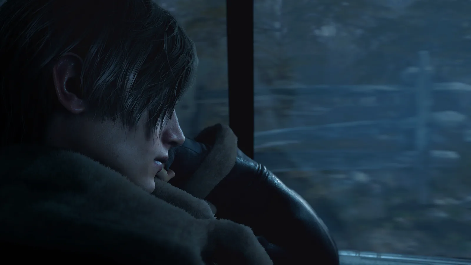 Leon S. Kennedy no banco de trás de um carro a caminho do vilarejo em Resident Evil 4 (2023)