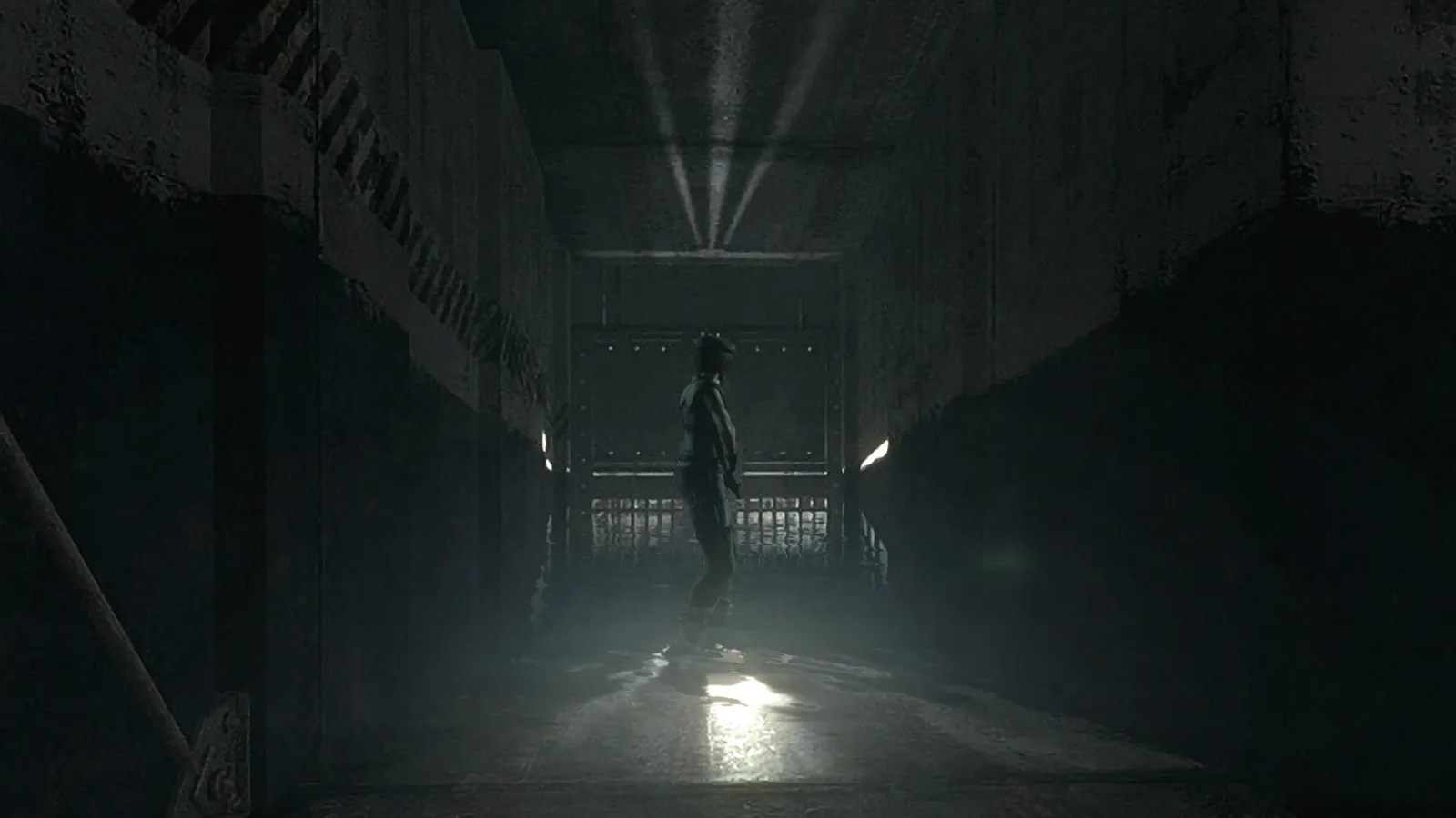 Corredor iluminado no subsolo da mansão em Resident Evil (Remake)